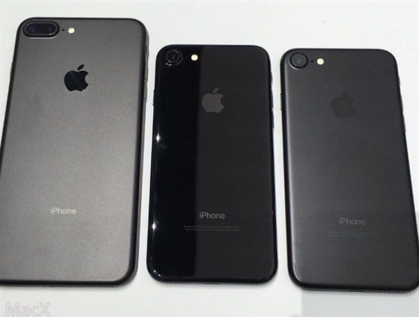 iPhone 7黑色、亮黑色真機對比：差別好大
