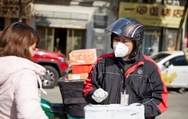 順豐為快遞員進修學歷提供學費補貼，預計投入5億，網友紛紛點贊