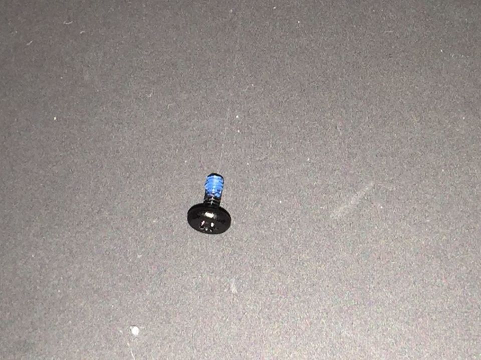 終于把Mac的鍵盤撬開，改了電源鍵的背光色