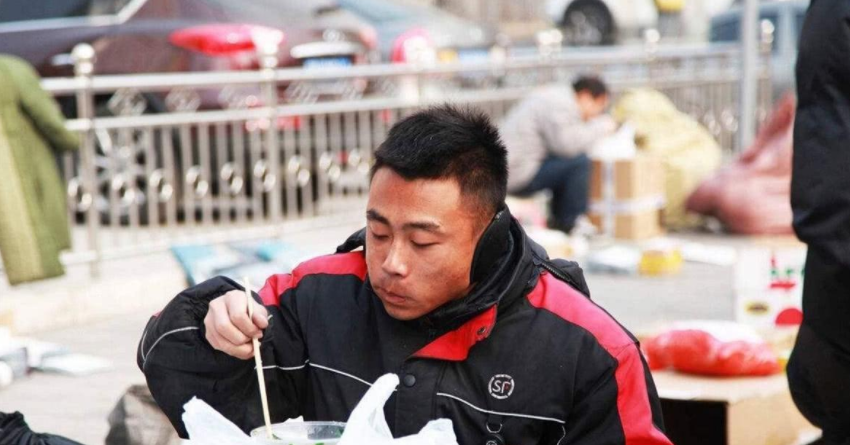 順豐為快遞員進修學歷提供學費補貼，預計投入5億，網友紛紛點贊