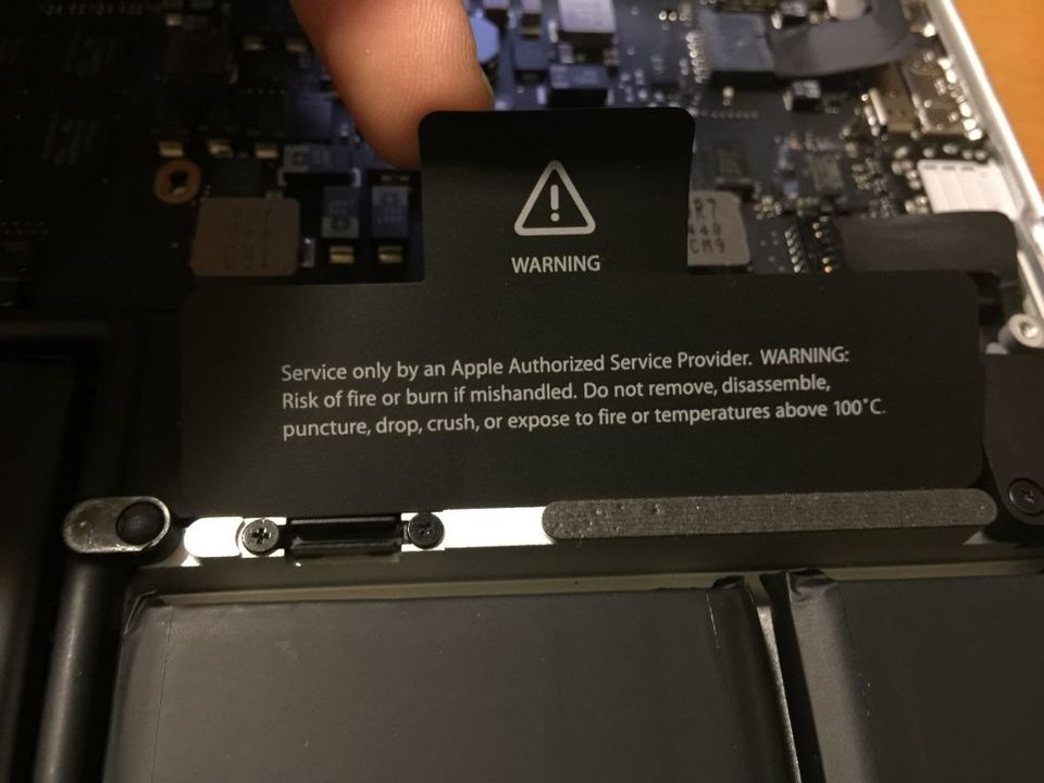 終于把Mac的鍵盤撬開，改了電源鍵的背光色