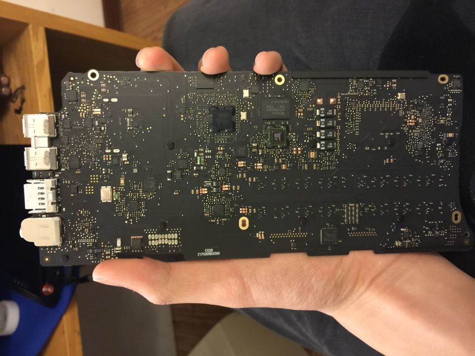 終于把Mac的鍵盤撬開，改了電源鍵的背光色