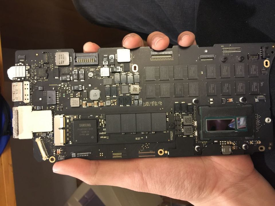 終于把Mac的鍵盤撬開，改了電源鍵的背光色
