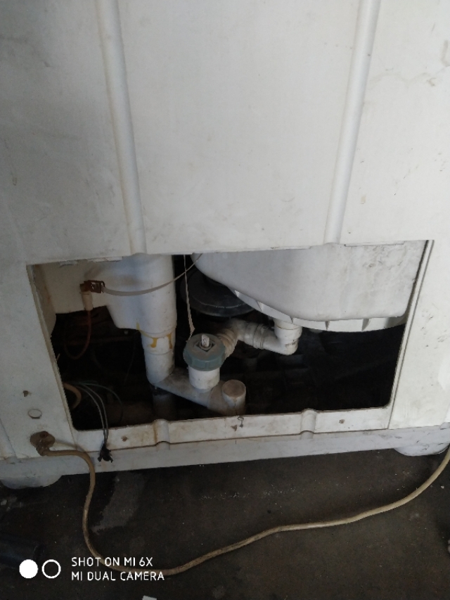 雙杠洗衣機洗滌時排水管流水不止維修方法