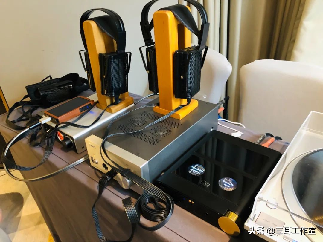 可外帶的“隨身HIFI播放器”，我們用它對比了十倍身價的進口臺機