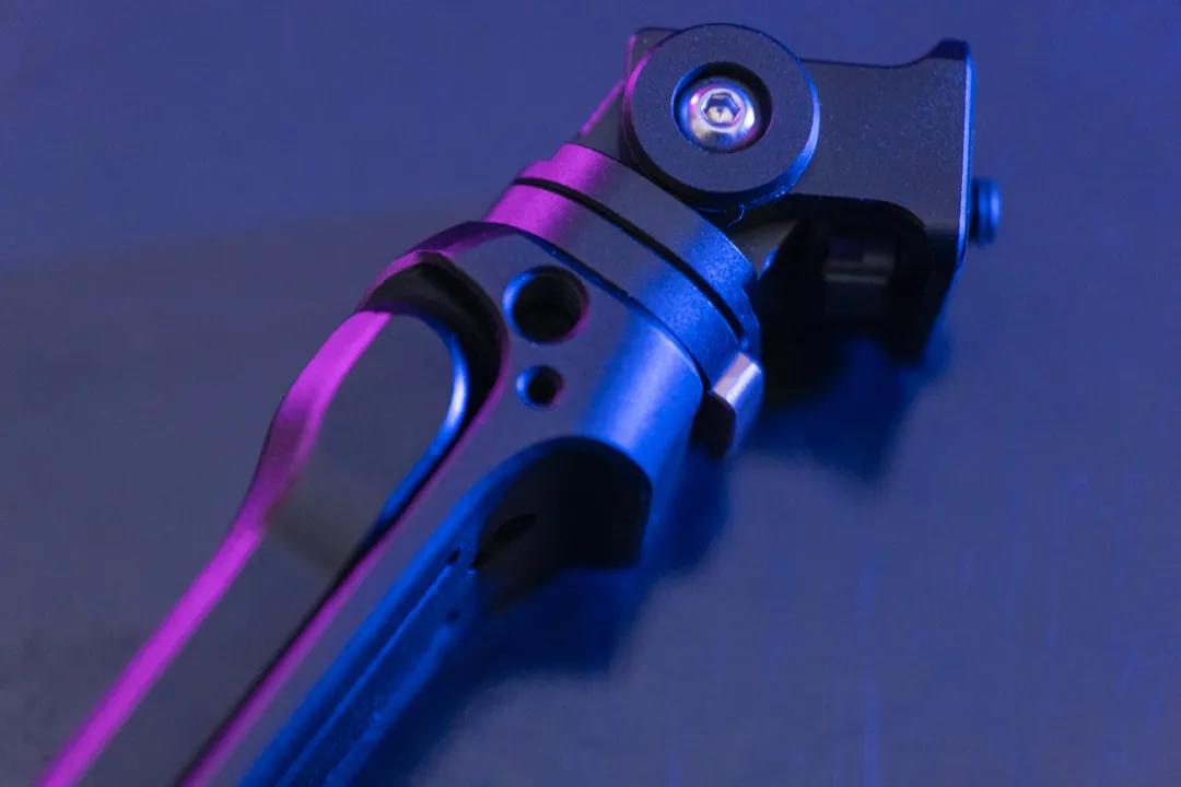 這個三腳架有點意思 支持索尼和佳能相機遙控操作