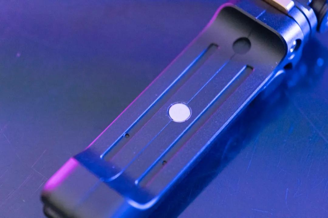 這個三腳架有點意思 支持索尼和佳能相機遙控操作