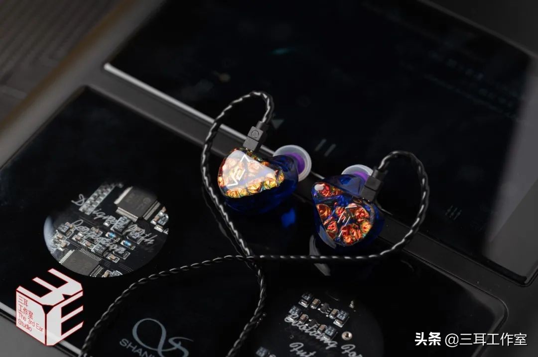 可外帶的“隨身HIFI播放器”，我們用它對比了十倍身價的進口臺機