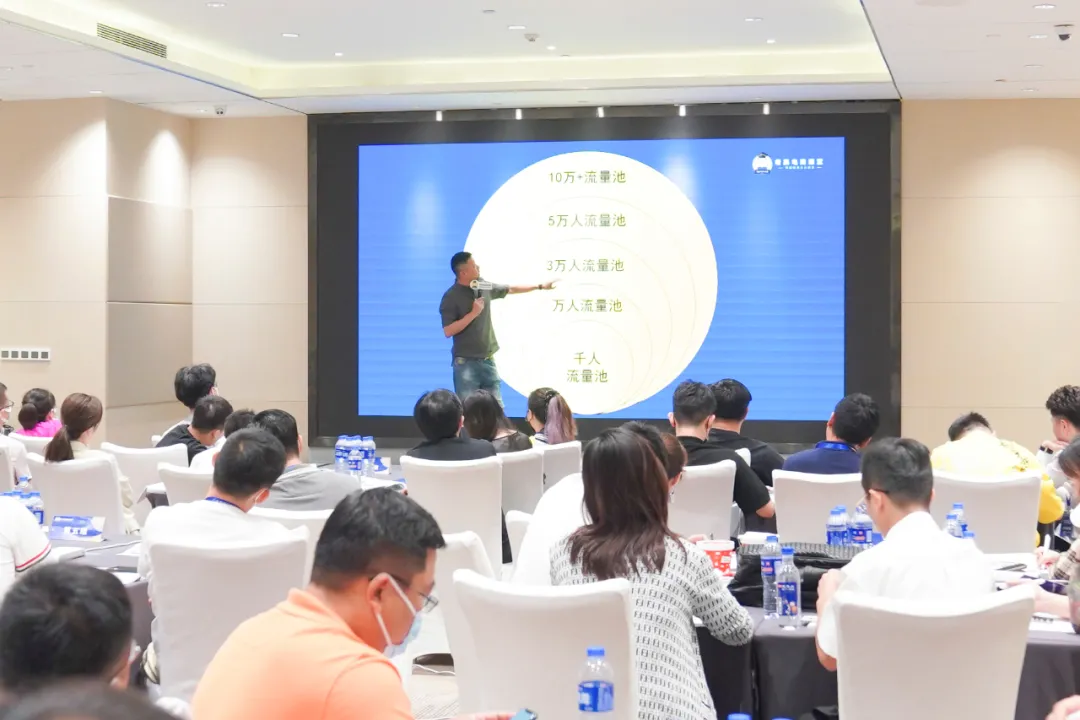 一個抖音賬號30天直播帶貨了1個億，他是怎么做到的？
