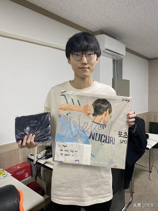 LOL-S11小組賽：首秀DK完勝FPX，鍵盤俠直呼追殺叛徒？