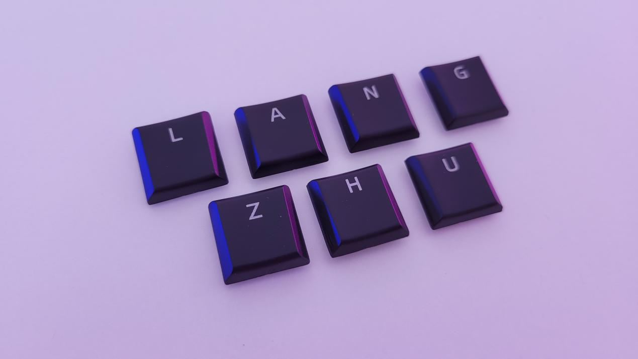 超薄的狼蛛F2090超薄型機械鍵盤，體驗桌面上的硬核操作
