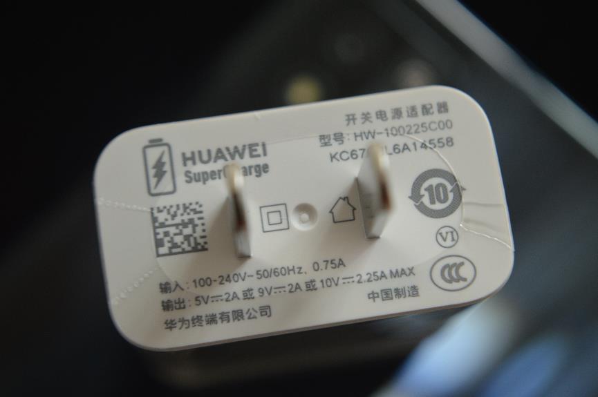 該給爸媽換新裝備了，這是一款屬于老年人的5G智能手機