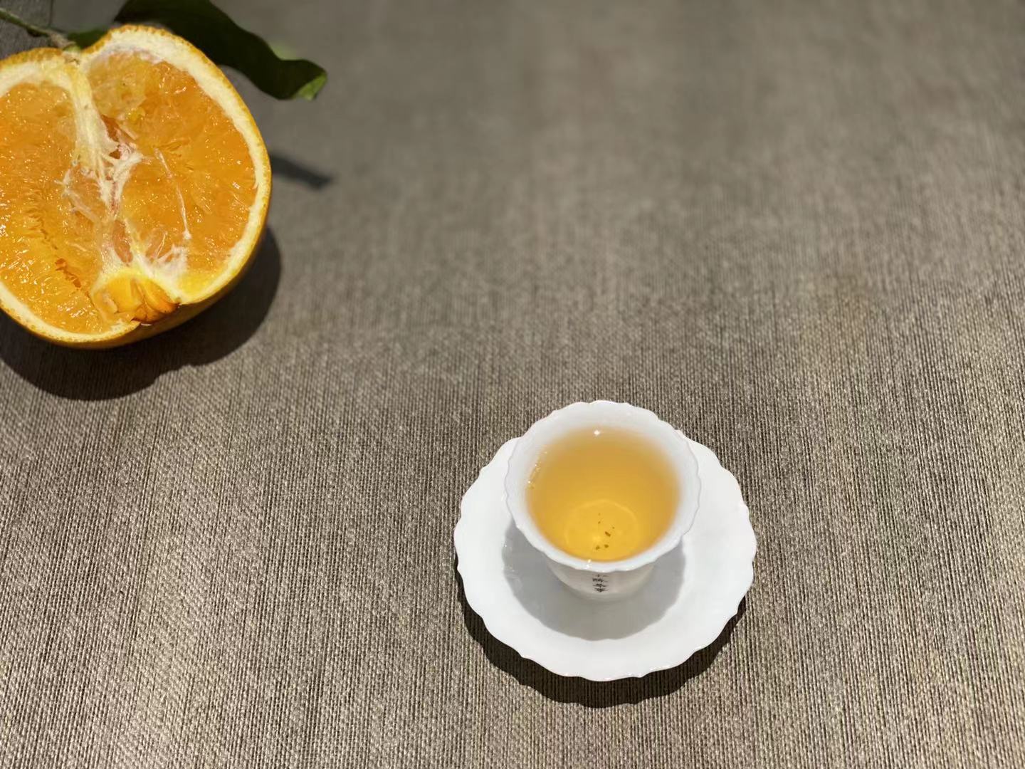 茶友入手的高等級白茶，號稱只能煮著喝，村姑陳不忍心打擊她