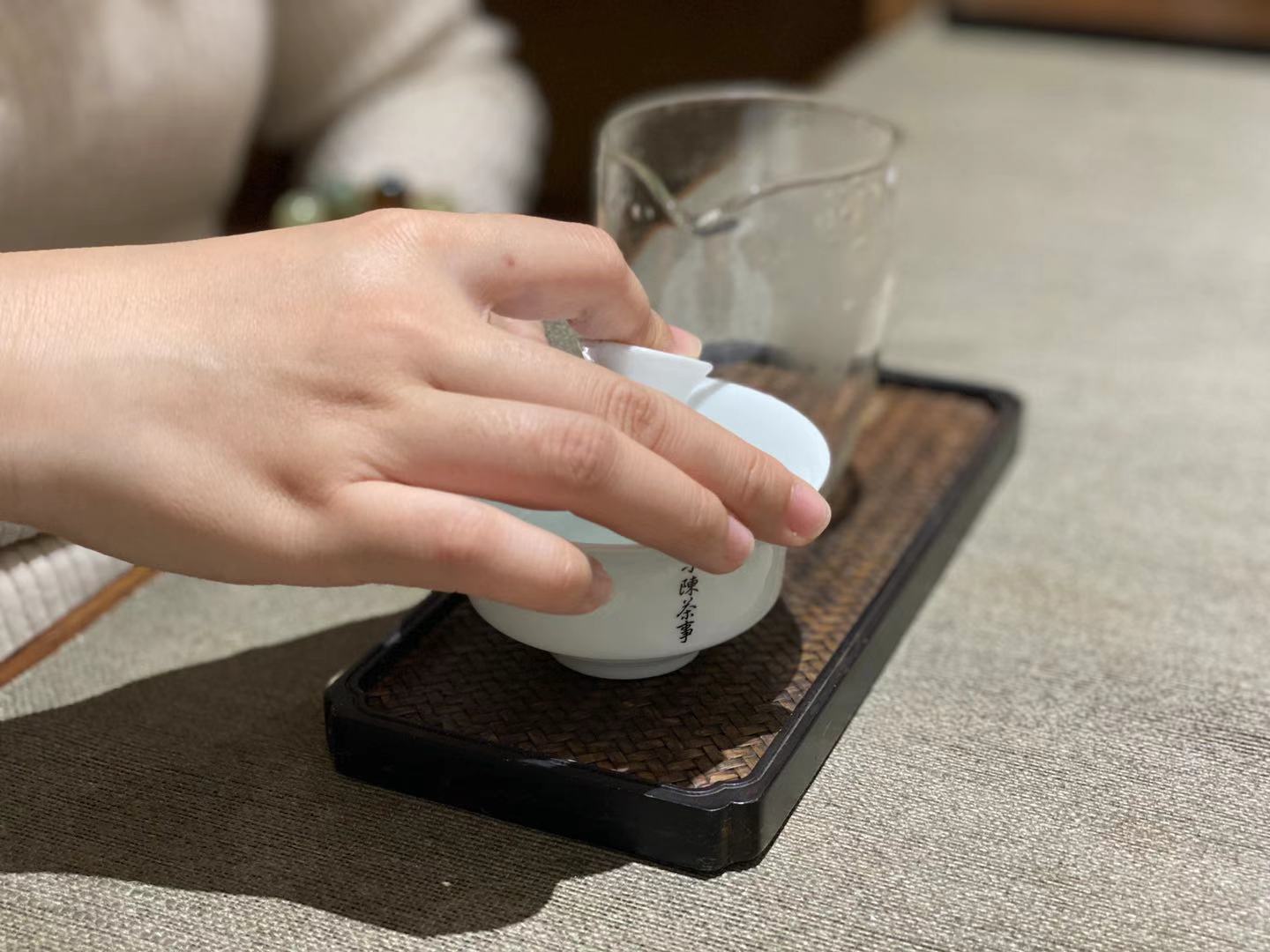 茶友入手的高等級白茶，號稱只能煮著喝，村姑陳不忍心打擊她