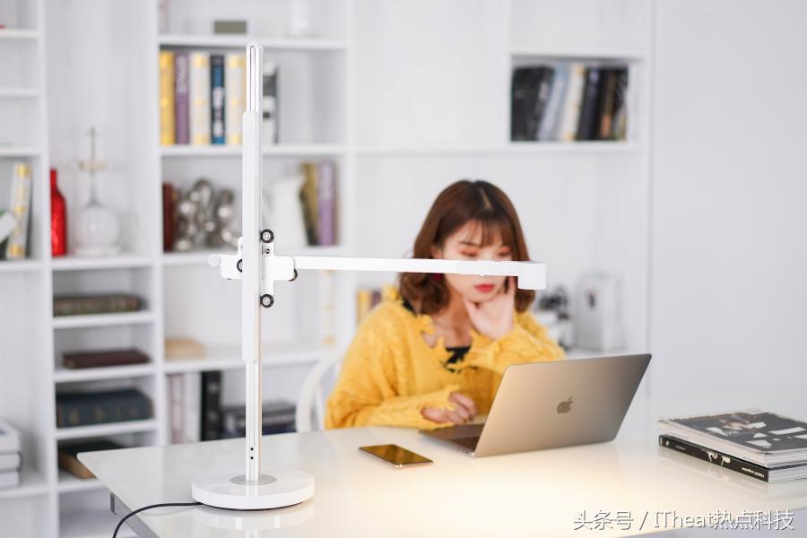 戴森Lightcycle臺燈評測:耀眼且實在