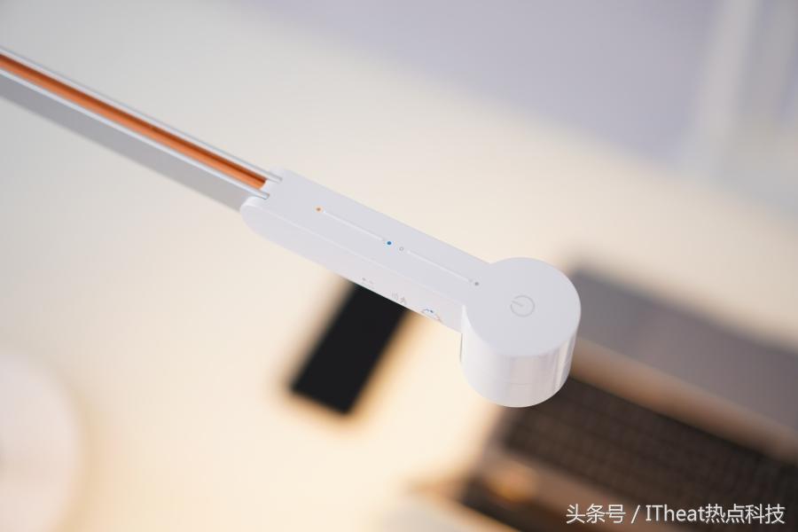 戴森Lightcycle臺燈評測:耀眼且實在