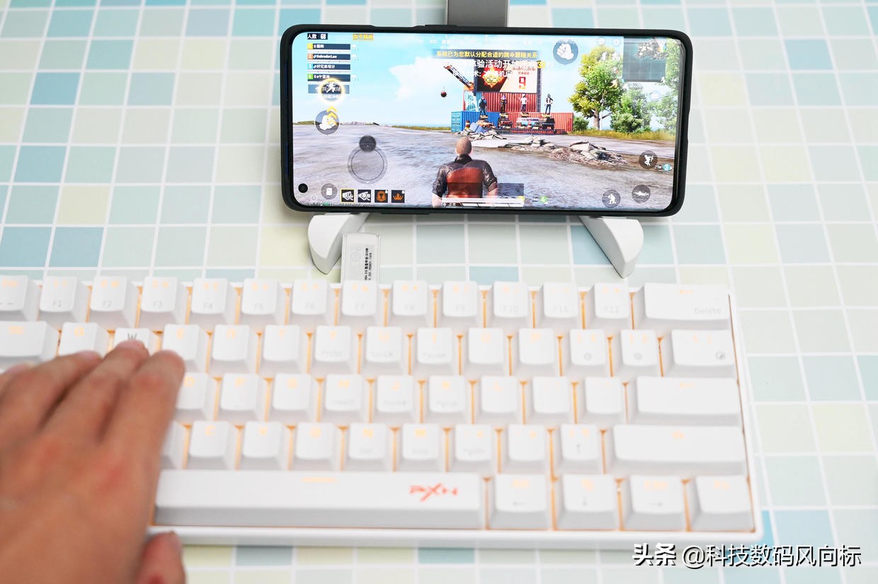 暢玩三端游戲，吃雞快人一步，萊仕達K30游戲機械鍵盤體驗