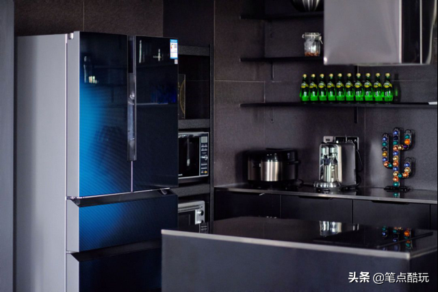 買冰箱送酒柜？西門子酒飲多門冰箱：你媳婦萬元化妝品我也全包了