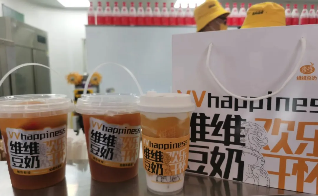 “豆奶大王”開奶茶店，目標萬家，是真跨界還是“割韭菜”？