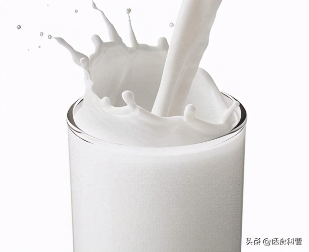 中老年高鈣奶粉對老年人有哪些好處，能軟化血管嗎？