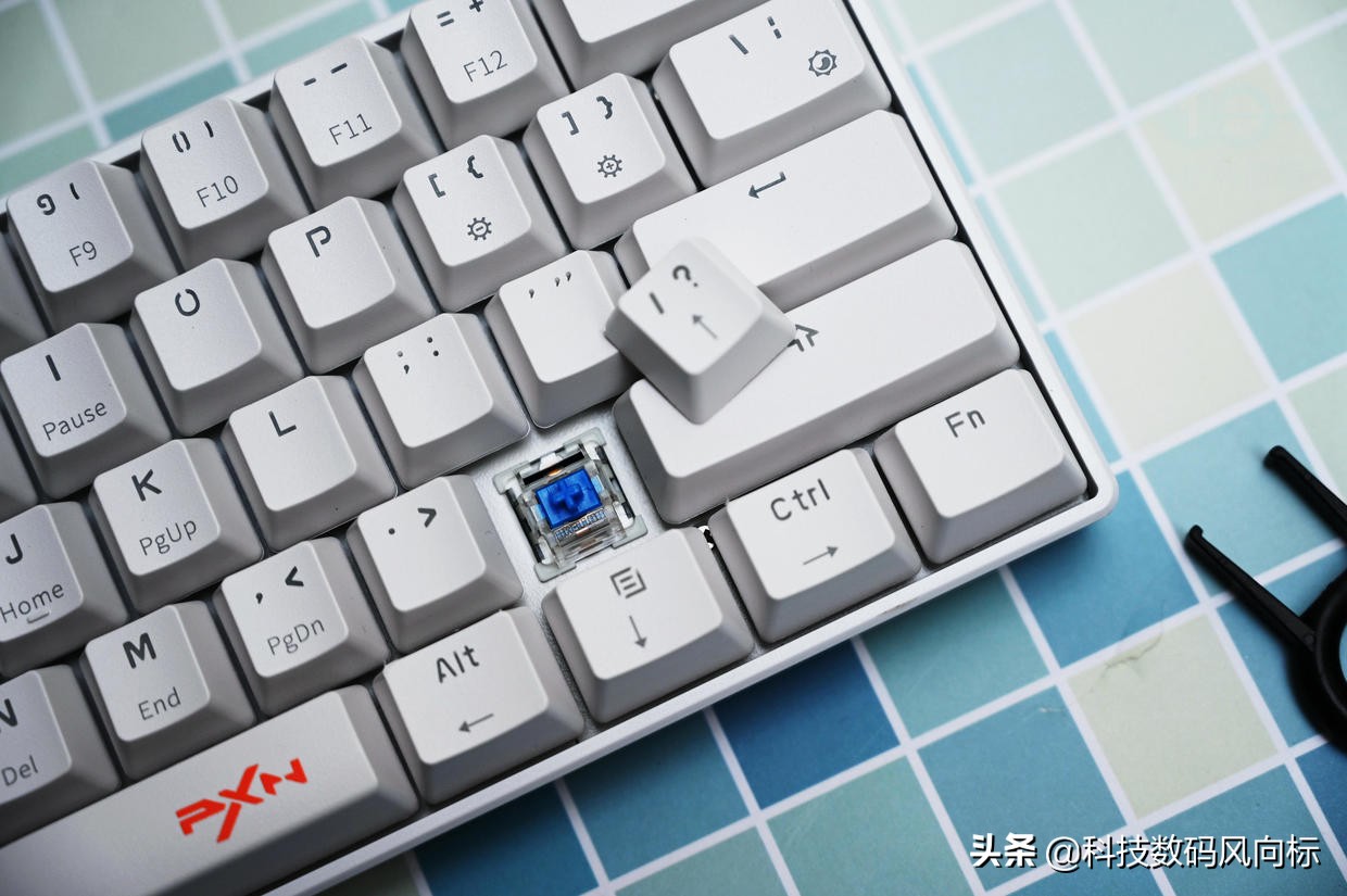 暢玩三端游戲，吃雞快人一步，萊仕達K30游戲機械鍵盤體驗