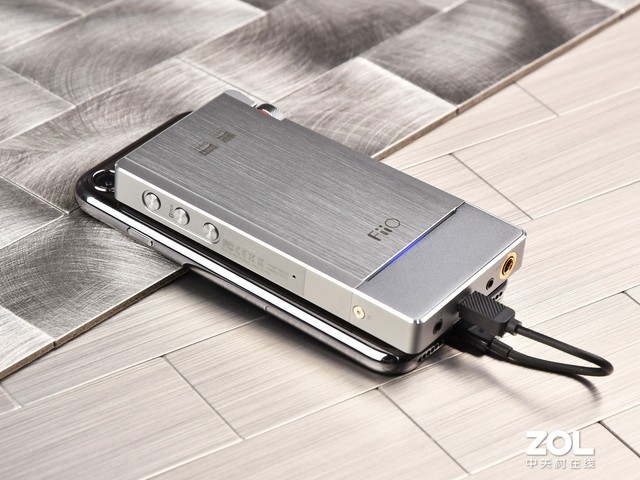 手機秒變HiFi播放器 飛傲 Q5s便攜解碼耳放評測
