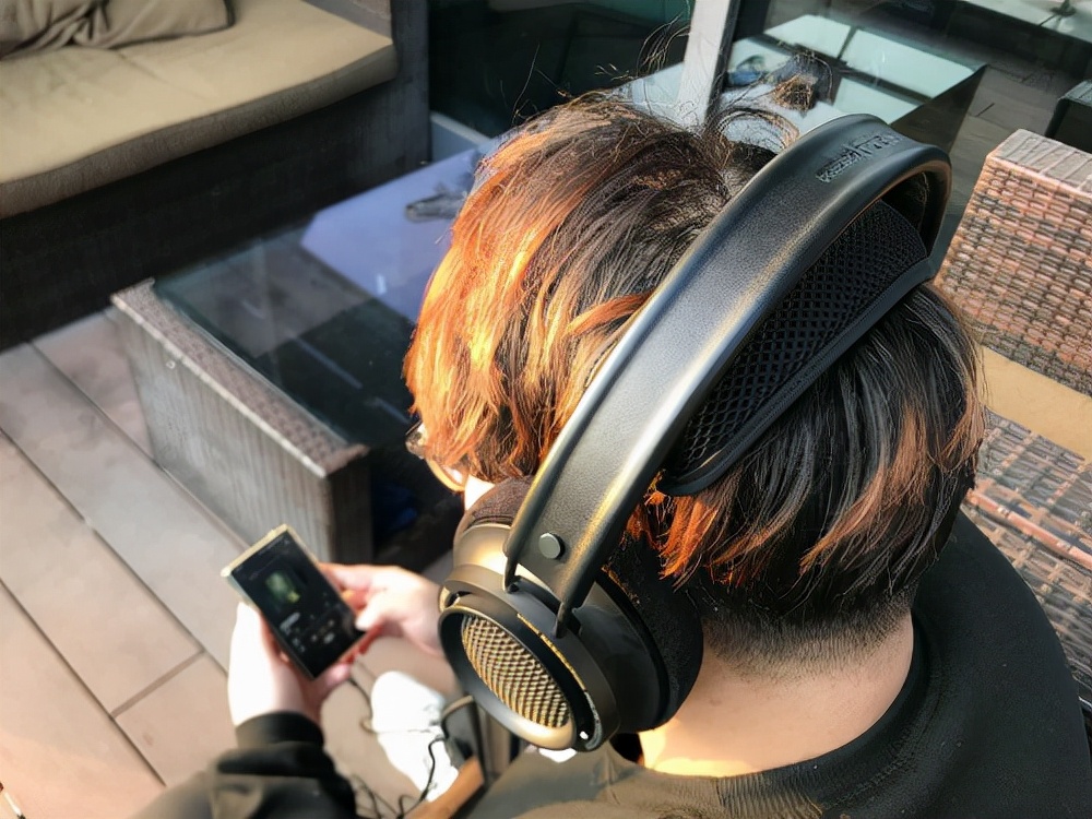 經典大耳風采依舊 飛利浦Fidelio X2HR耳機值得擁有